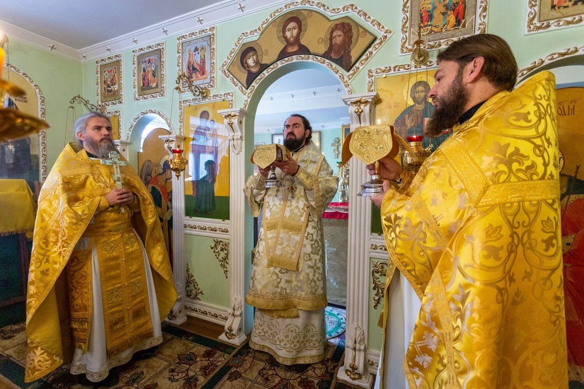 Архиепископ Феофилакт совершил литургию в храме преподобного Серафима Саровского города Сумгаита
 - Sputnik Азербайджан, 1920, 21.09.2023