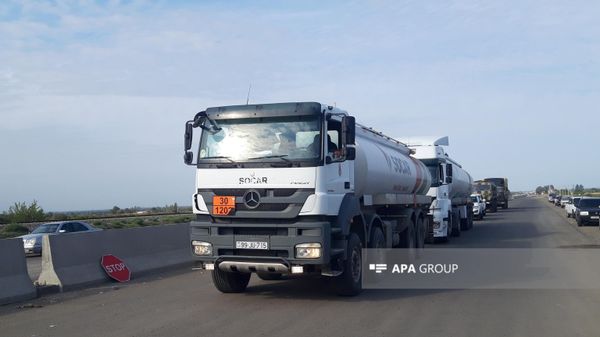 Баку отправил топливо армянским жителям Карабаха - Sputnik Азербайджан