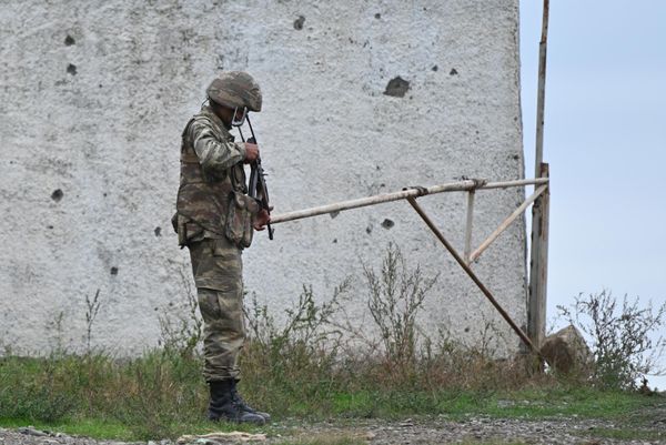 Азербайджанский военнослужащий в Шуше. - Sputnik Азербайджан