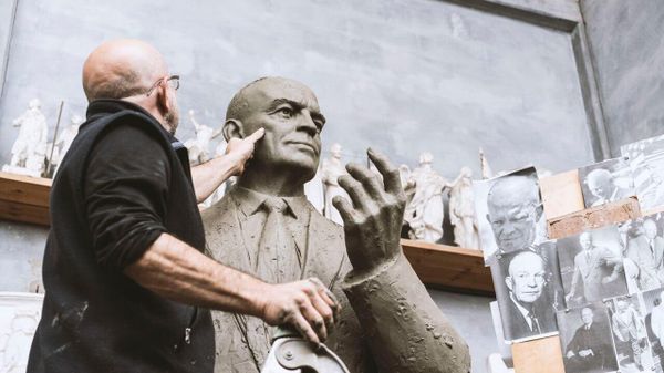 Нью-йоркский скульптур азербайджанского происхождения Сергей Эйланбеков выступил автором памятника 34-му президенту Америки Дуайту Эйзенхауэру в Вашингтоне - Sputnik Азербайджан