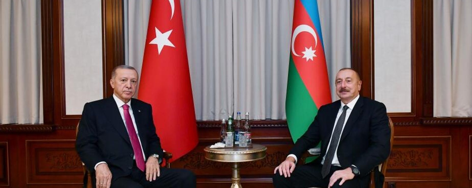 Naxçıvanda Azərbaycan Prezidenti İlham Əliyevin Türkiyə Prezidenti Rəcəb Tayyib Ərdoğan ilə təkbətək görüşü başlayıb - Sputnik Азербайджан, 1920, 25.09.2023