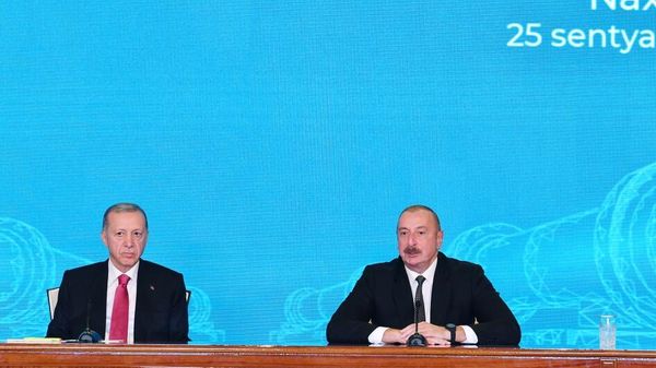 Prezident İlham Əliyev və Prezident Rəcəb Tayyib Ərdoğan mətbuata bəyanatlarla çıxış ediblər - Sputnik Азербайджан