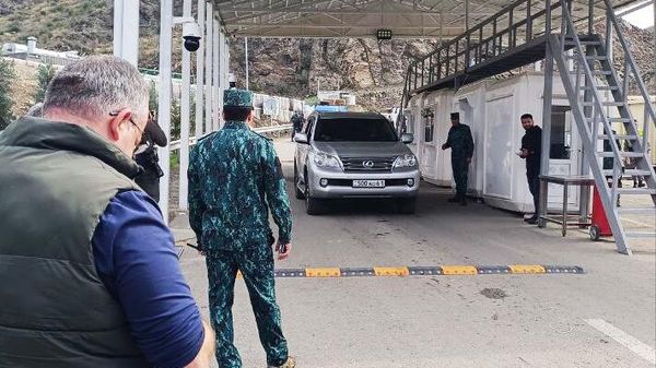 Азербайджанский контрольно-пропускной пункт установленный на въезде в Лачинский коридор - Sputnik Азербайджан