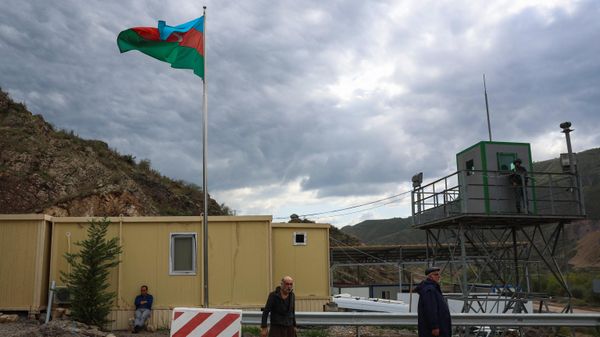 Азербайджанский контрольно-пропускной пункт установленный на въезде в Лачинский коридор - Sputnik Азербайджан