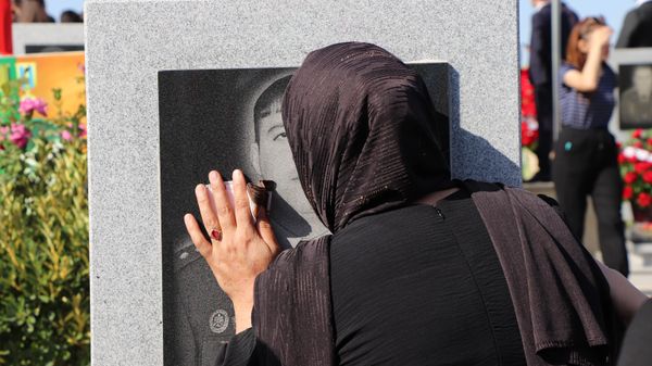 Vətən müharibəsinin Anım Günü ilə əlaqədar II Şəhidlər xiyabanında - Sputnik Азербайджан