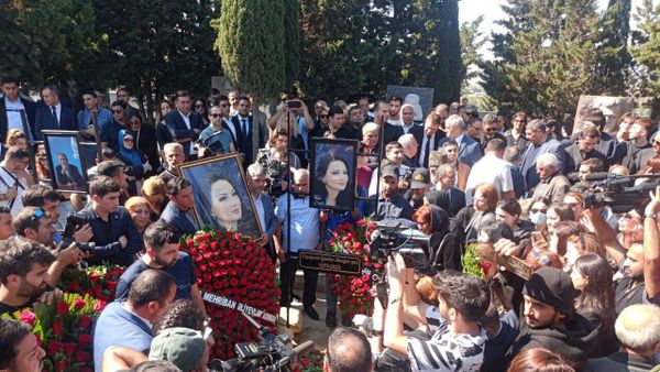 Церемония прощания с депутатом Ганирой Пашаевой - Sputnik Азербайджан