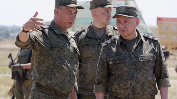 С. Шойгу проверил в ЮВО боевую подготовку военнослужащих - Sputnik Азербайджан