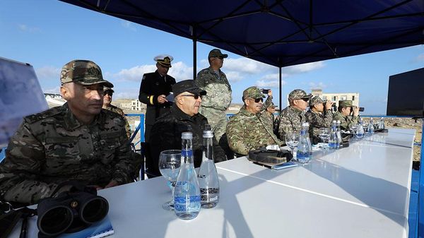 Главы оборонных ведомств Азербайджана и Казахстана понаблюдали за учениями на Каспии
 - Sputnik Азербайджан