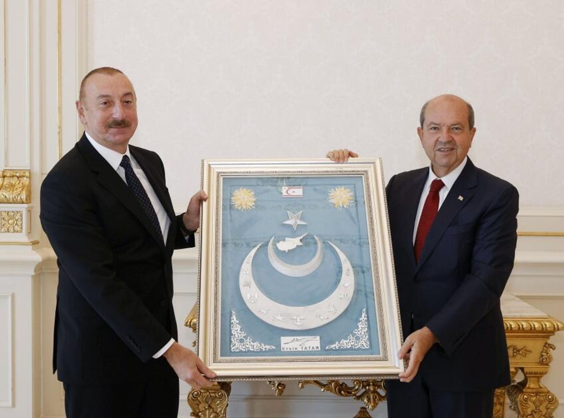 Azərbaycan Prezidenti İlham Əliyev Şimali Kipr Türk Cümhuriyyətinin Prezidenti Ersin Tatarı qəbul edib - Sputnik Азербайджан, 1920, 14.10.2023