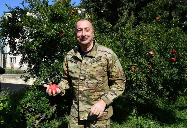 Президент Ильхам Алиев побывал и в городе Агдере. - Sputnik Азербайджан