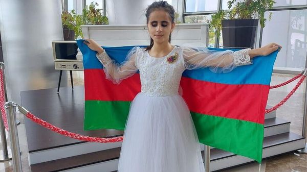Тринадцатилетняя девочка из Масаллинского района Азербайджана Сарынгюль Захидли  - Sputnik Азербайджан