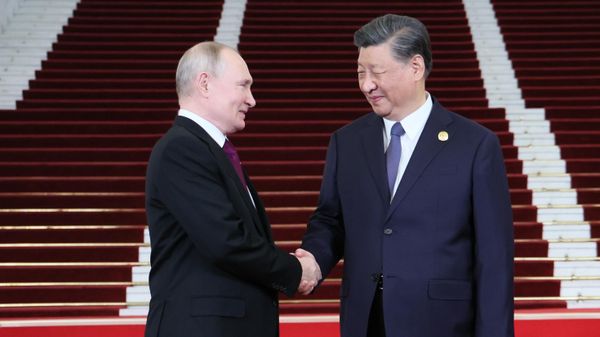 Президент РФ Владимир Путин на церемонии встречи глав делегаций - участников III Международного форума Один пояс, один путь в Пекине - Sputnik Азербайджан