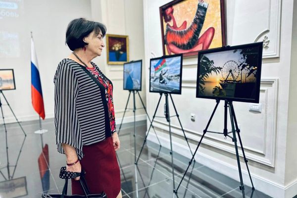 В Русском доме в Баку открылась выставка фотографа Ирады Асадовой под названием «Баку, любовь моя!» В Русском доме в Баку открылась выставка фотографа Ирады Асадовой под названием «Баку, любовь моя!» - Sputnik Азербайджан