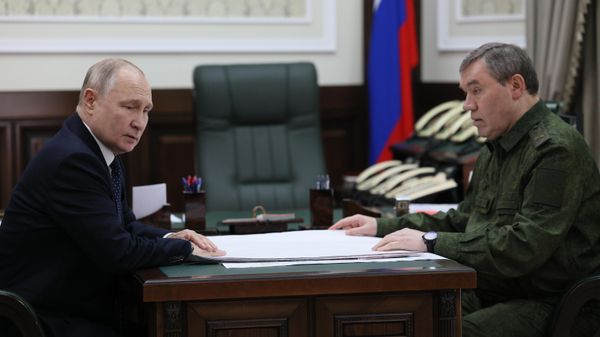 Президент РФ В. Путин посетил в Ростове-на-Дону штаб группировки войск, участвующих в спецоперации - Sputnik Азербайджан