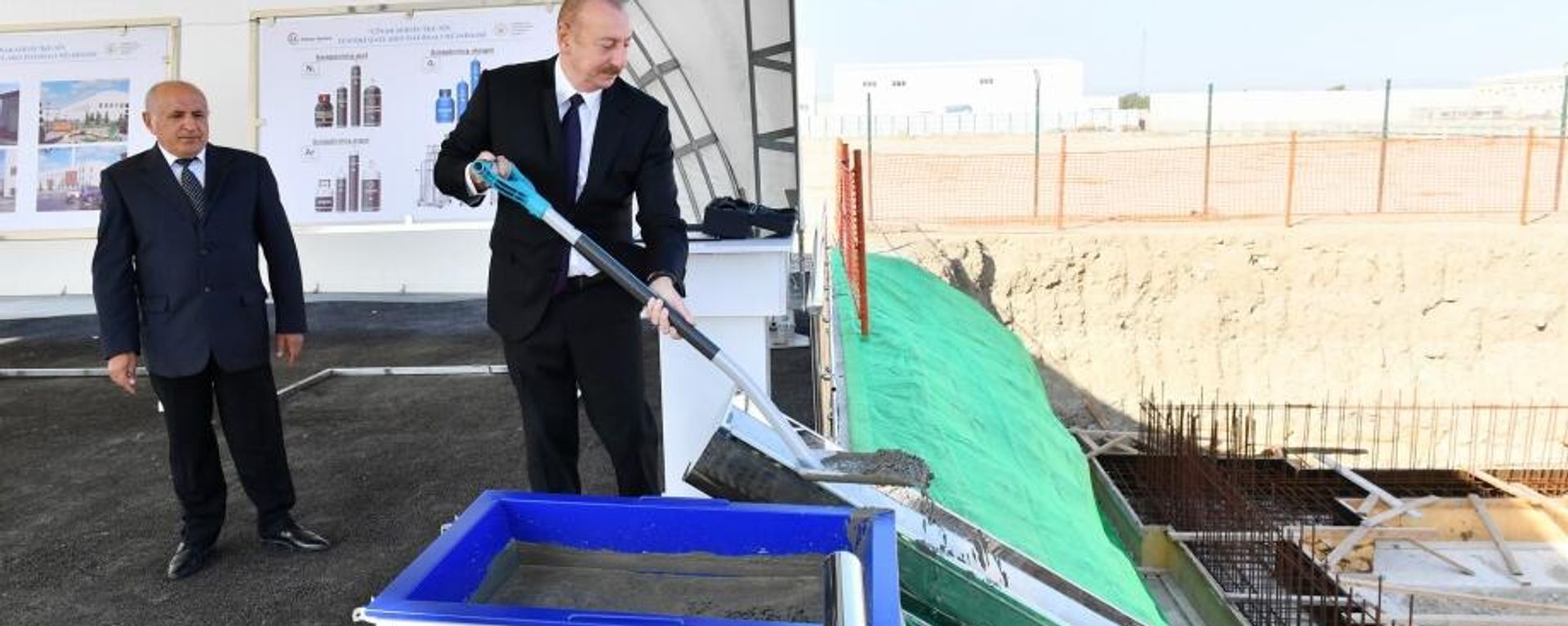 Президент Ильхам Алиев принял участие в церемониях открытия и закладки фундаментов ряда предприятий в Сумгайыте - Sputnik Азербайджан, 1920, 23.10.2023