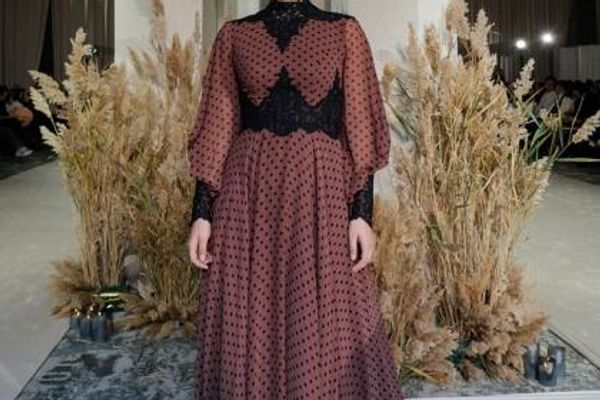 Коллекция Гюльнары Халиловой представлена на Tengrii Fashion Week в Казахстане. - Sputnik Азербайджан