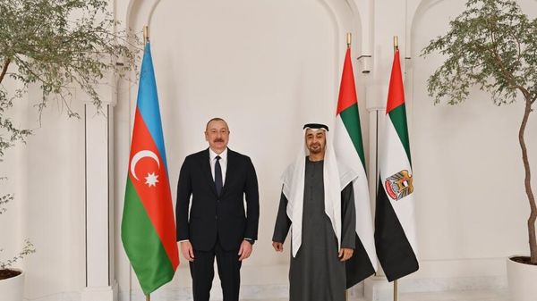 Президент Азербайджана Ильхам Алиев и глава ОАЭ шейх Мухаммедом бен Заид Аль Нахайян - Sputnik Азербайджан