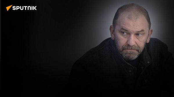 Эксперт назвал реальные политические силы, способные сместить Зеленского
 - Sputnik Азербайджан