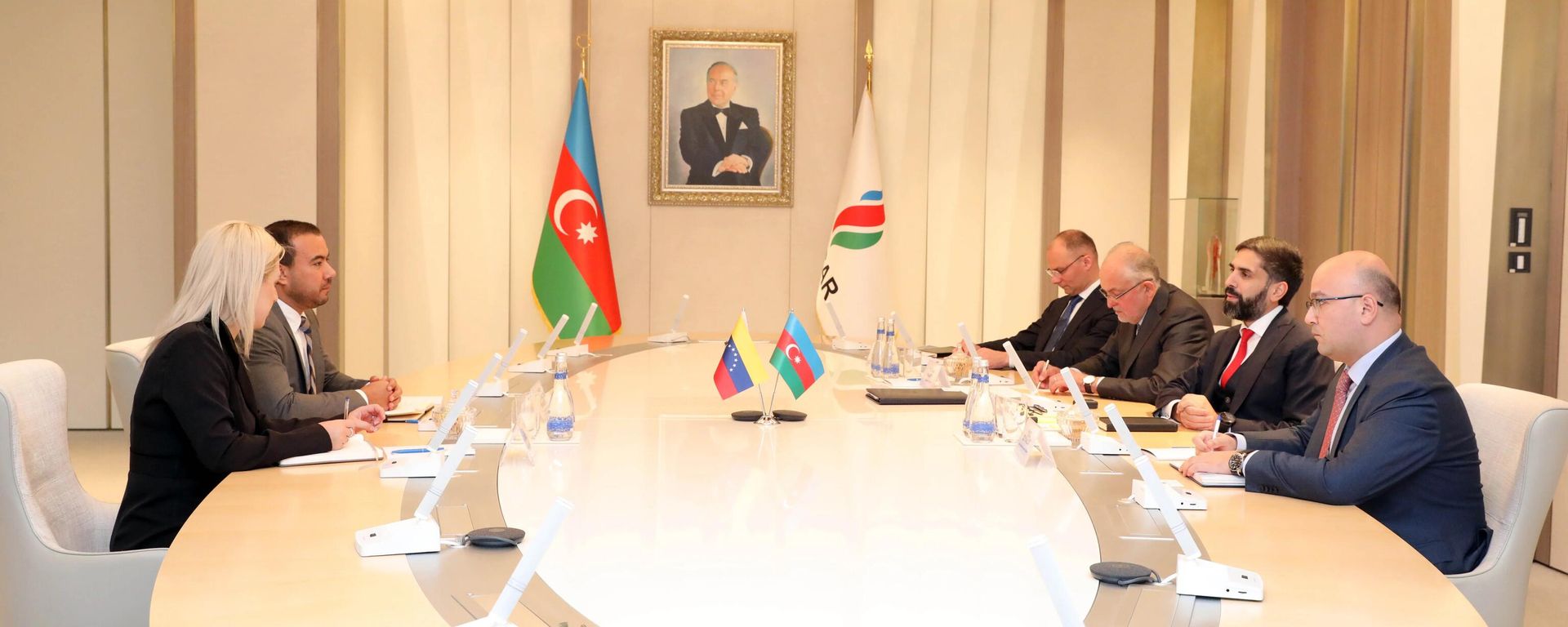 SOCAR обсудил сотрудничество с Венесуэлой - Sputnik Азербайджан, 1920, 14.11.2023