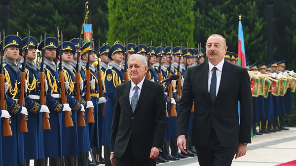 Официальная церемония встречи президента Ирака - Sputnik Азербайджан