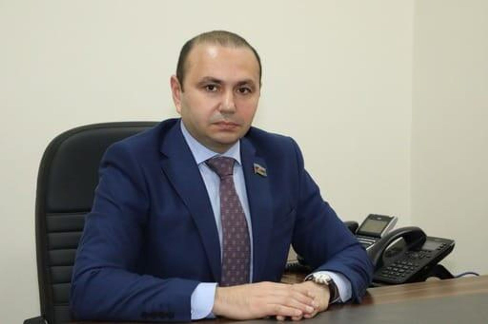 Millət vəkili, Elşad Mirbəşiroğlu - Sputnik Азербайджан, 1920, 12.06.2025