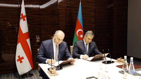 Azərbaycan və Gürcüstan Müdafiə nazirlikləri arasında ikitərəfli hərbi əməkdaşlıq planı imzalanıb
 - Sputnik Азербайджан