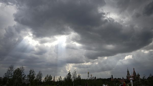 Метеоролог: современные грозовые облака обладают энергией в три-пять атомных бомб - Sputnik Азербайджан