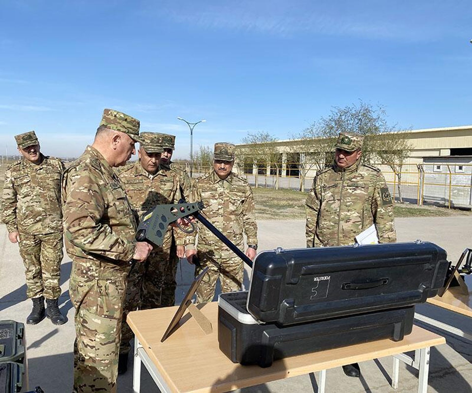 Начальник Генерального штаба проверил боеготовность воинских частей, расположенных в высокогорье - Sputnik Азербайджан, 1920, 02.12.2023