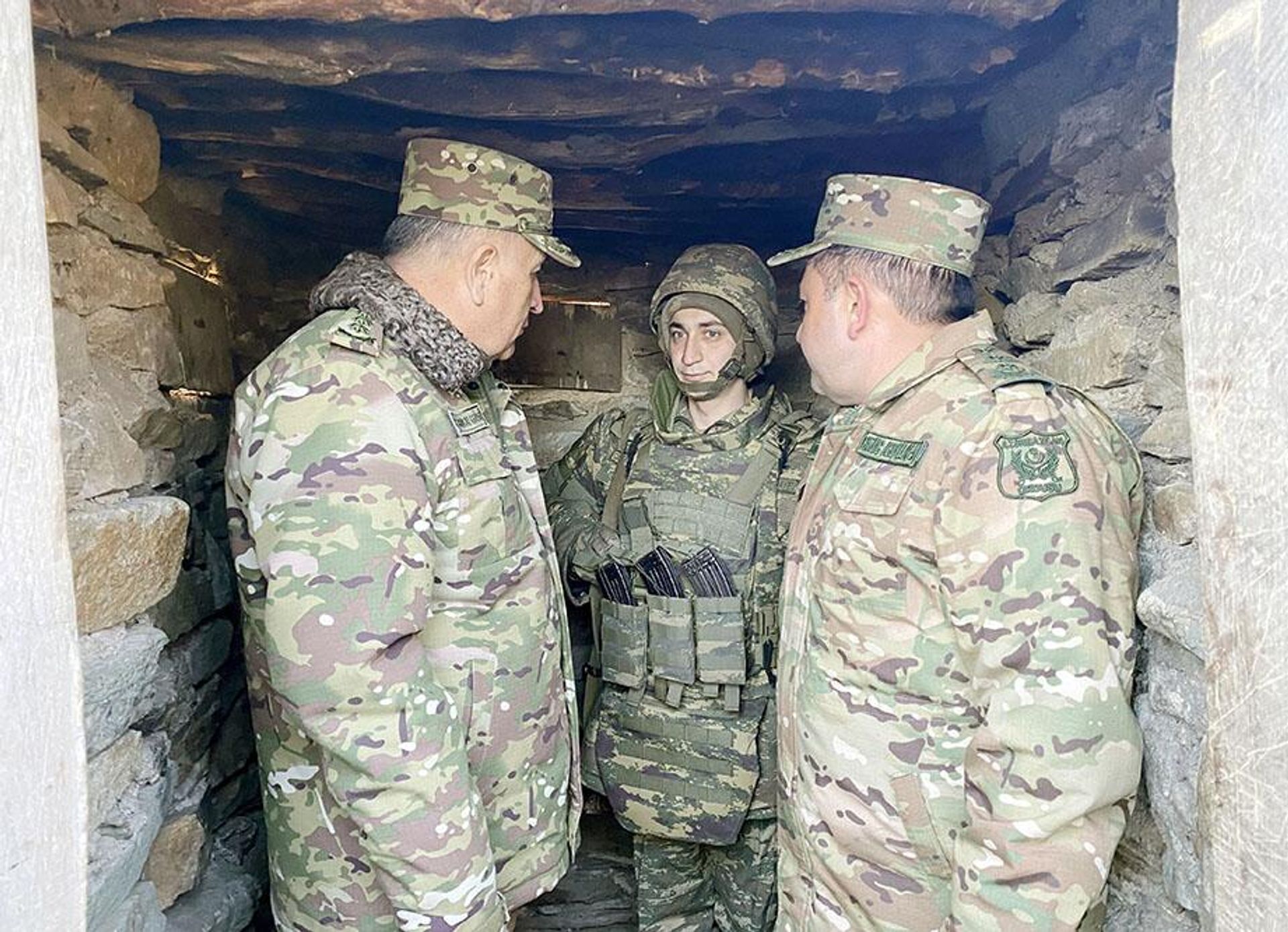 Начальник Генерального штаба проверил боеготовность воинских частей, расположенных в высокогорье - Sputnik Азербайджан, 1920, 02.12.2023