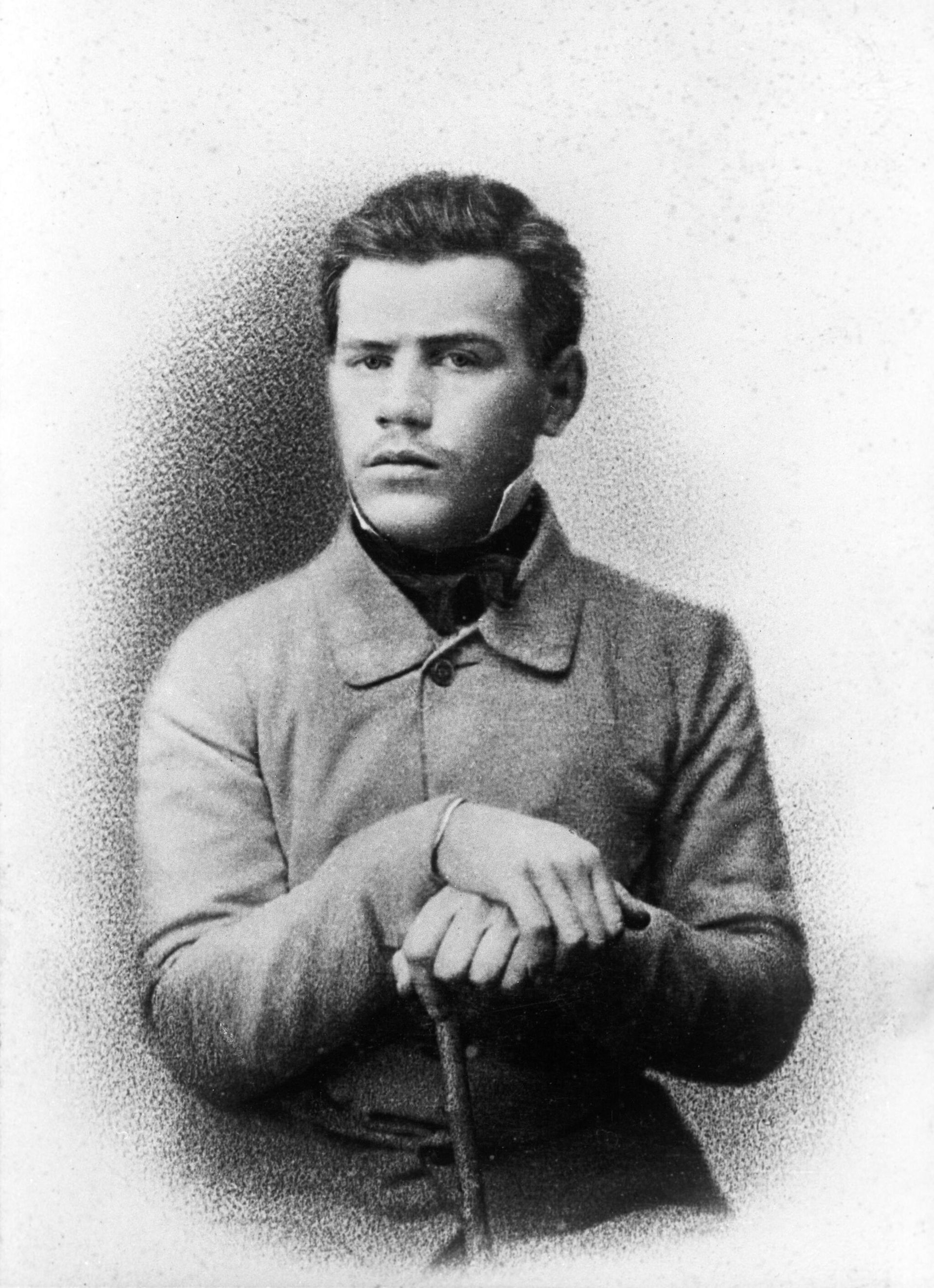 Русский писатель Лев Николаевич Толстой (1828-1910). Февраль 1951 года. Репродукция фотографии. - Sputnik Азербайджан, 1920, 04.12.2023