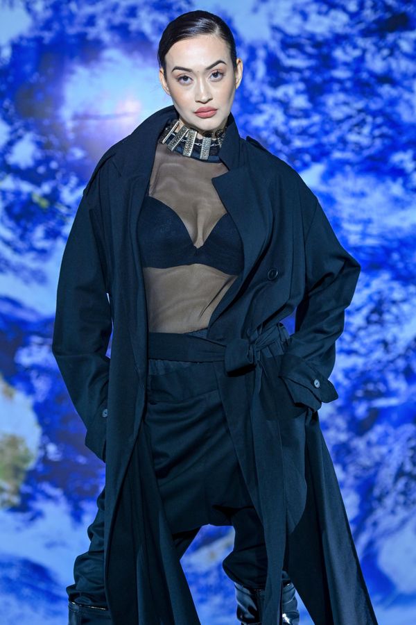 Модель во время показа коллекций на Azerbaijan Fashion Week. - Sputnik Азербайджан
