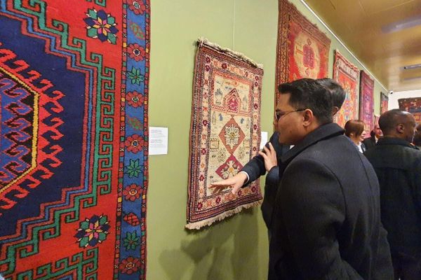 Выставка &quot;Западноазербайджанские ковры: историческая память наших орнаментов&quot; в Азербайджанском национальном музее ковра - Sputnik Азербайджан