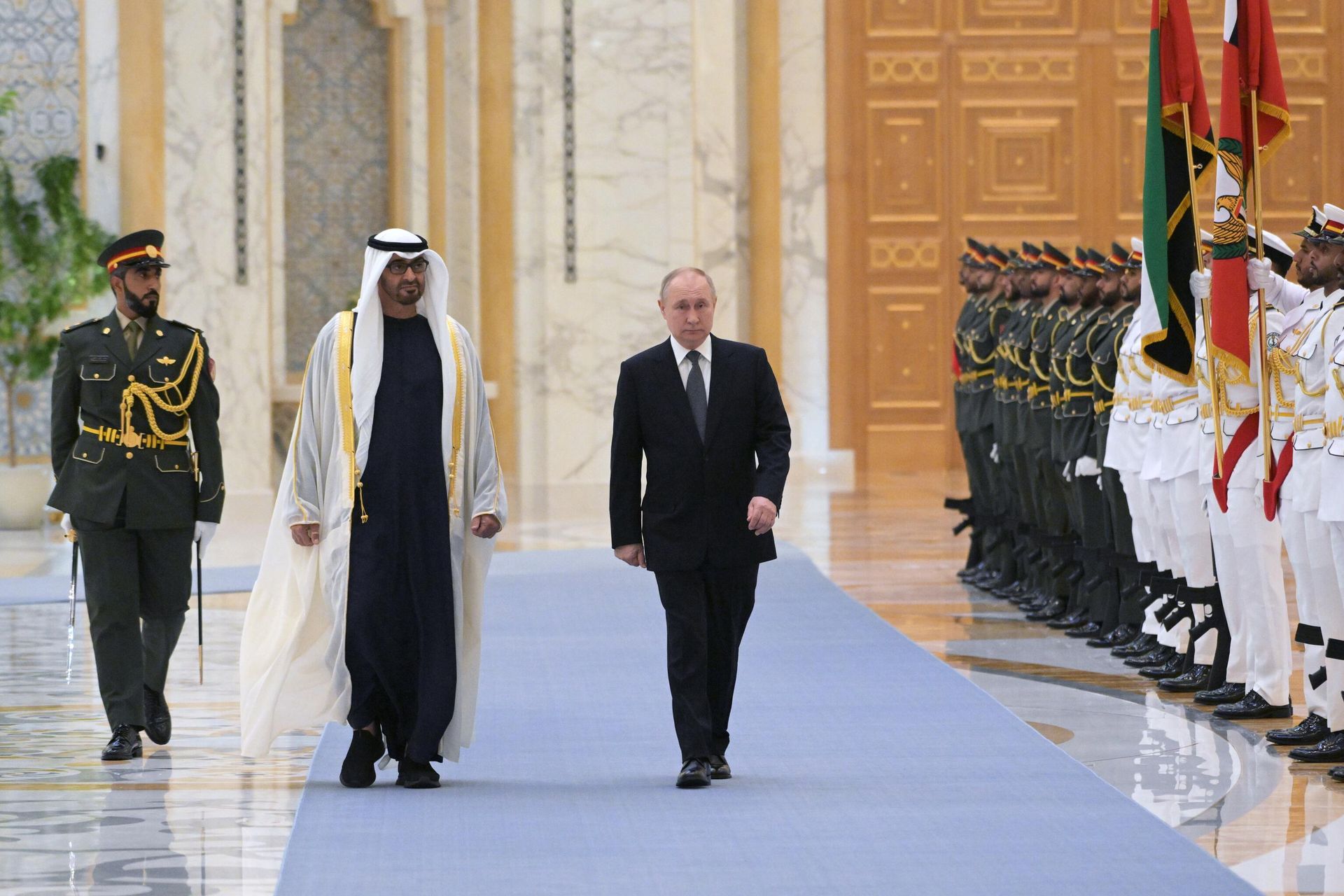 Rusiya prezidenti Vladimir Putin Məhəmməd bin Zayed Əl Nəhyan ilə - Sputnik Азербайджан, 1920, 12.12.2023