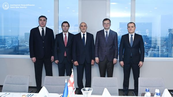 Глава МИД Азербайджана неофициальной встрече министров иностранных дел ГУАМ
 - Sputnik Азербайджан