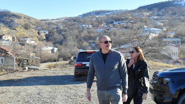 Президент Азербайджана Ильхам Алиев и первая леди Мехрибан Алиева посетили в среду Ходжавендский и Ходжалинский районы - Sputnik Азербайджан