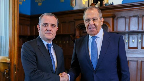 Министр иностранных дел РФ Сергей Лавров и министр иностранных дел Азербайджана Джейхун Байрамов (слева) во время встречи в Москве - Sputnik Азербайджан
