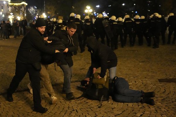 Полиция разгоняет протестующих в Белграде. - Sputnik Азербайджан