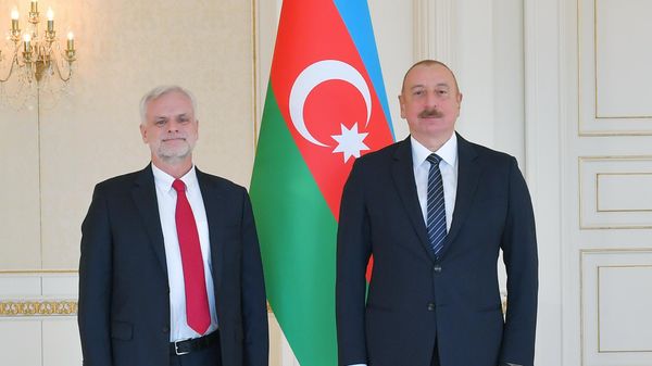 Prezident İlham Əliyev ABŞ-ın ölkəmizdə yeni təyin olunmuş səfirinin etimadnaməsini qəbul edib - Sputnik Азербайджан