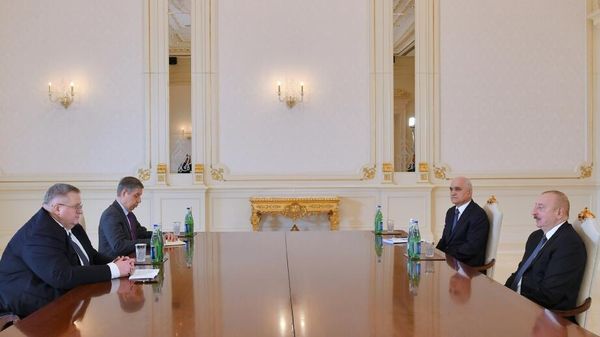 Azərbaycan Prezidenti İlham Əliyev Rusiya Hökuməti sədrinin müavini Aleksey Overçuku qəbul edib - Sputnik Азербайджан