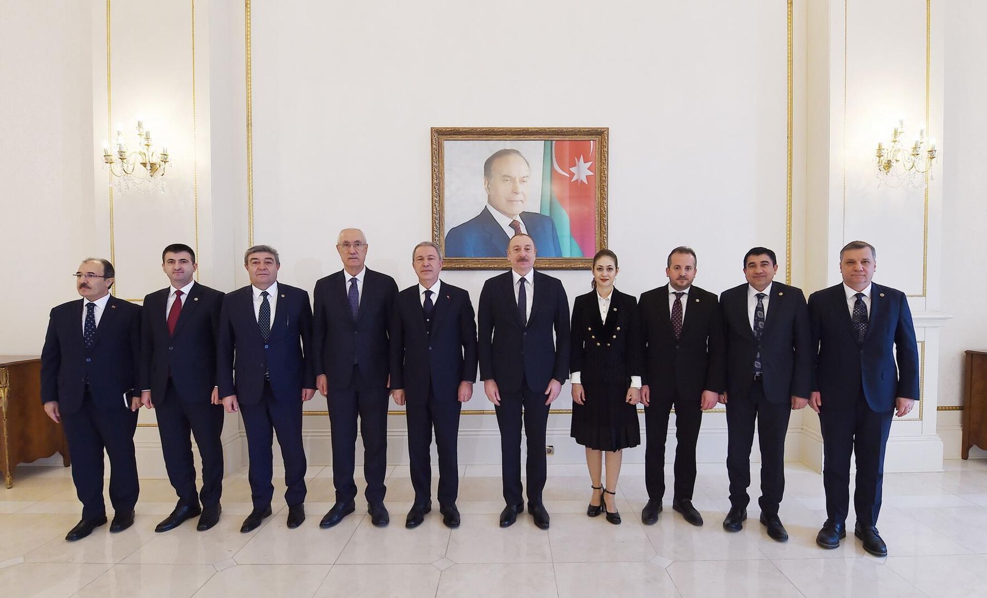 Prezident İlham Əliyev Türkiyə parlamentinin Milli müdafiə komissiyasının sədrinin rəhbərlik etdiyi nümayəndə heyətini qəbul edib - Sputnik Азербайджан, 1920, 29.01.2024