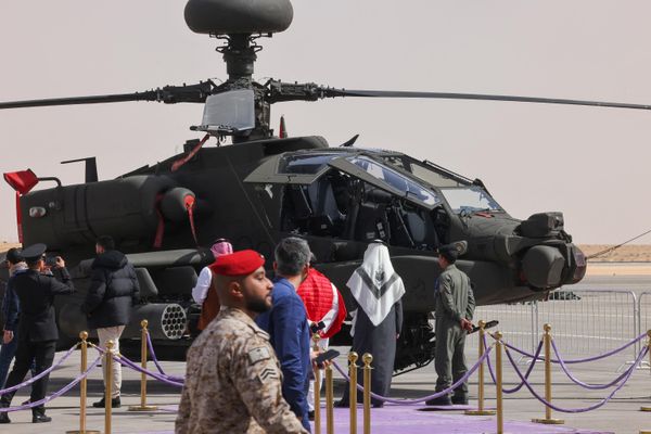 Посетители на 2-й Всемирной оборонной выставке "World Defense Show" в Эр-Рияде. - Sputnik Азербайджан