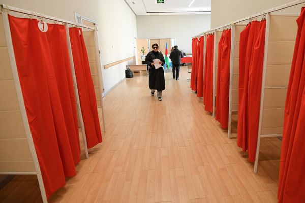 Голосование на выборах президента Азербайджана - Sputnik Азербайджан