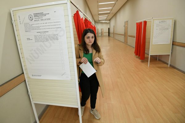 Голосование на выборах президента Азербайджана - Sputnik Азербайджан