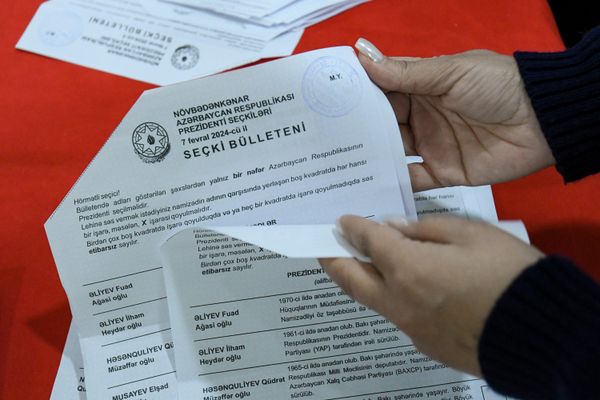 Подсчет голосов на выборах президента Азербайджана - Sputnik Азербайджан