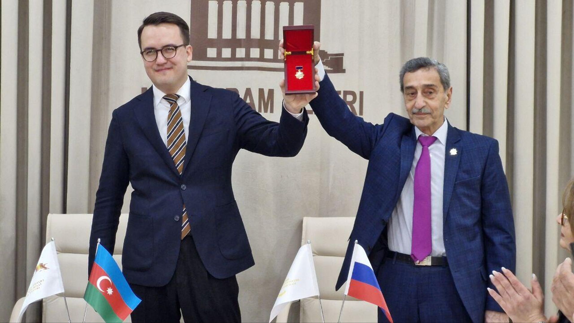 Азербайджанский государственный академический национальный драматический театр и Национальный драматический театр России (Александринский) подписали в Баку меморандум о сотрудничестве - Sputnik Азербайджан, 1920, 18.02.2024