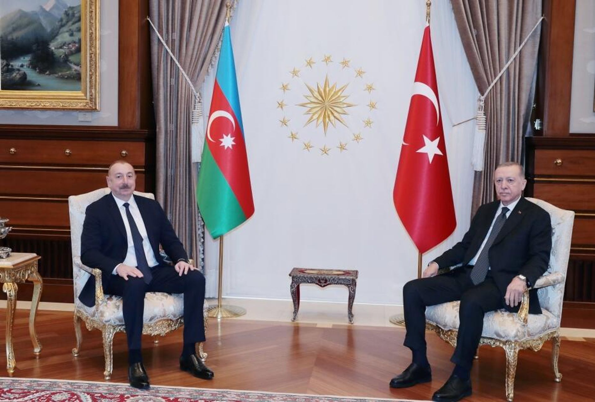 Azərbaycan Prezidenti İlham Əliyevin və Türkiyə Prezidenti Rəcəb Tayyib Ərdoğanın təkbətək görüşü başlayıb - Sputnik Азербайджан, 1920, 19.02.2024