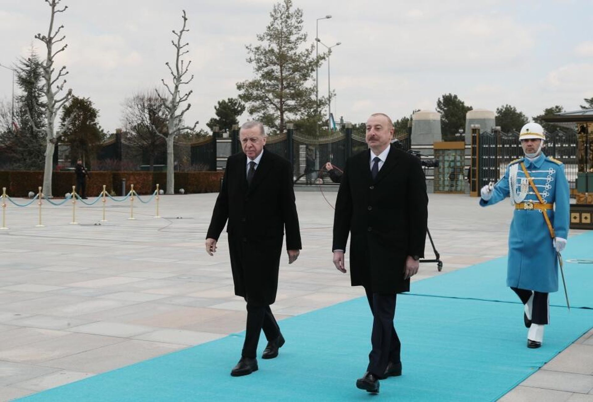 Prezident İlham Əliyevin Ankarada rəsmi qarşılanma mərasimi olub - Sputnik Азербайджан, 1920, 19.02.2024