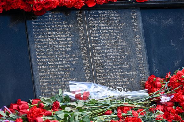 Азербайджанский народ чтит память жертв Ходжалинской трагедии. - Sputnik Азербайджан
