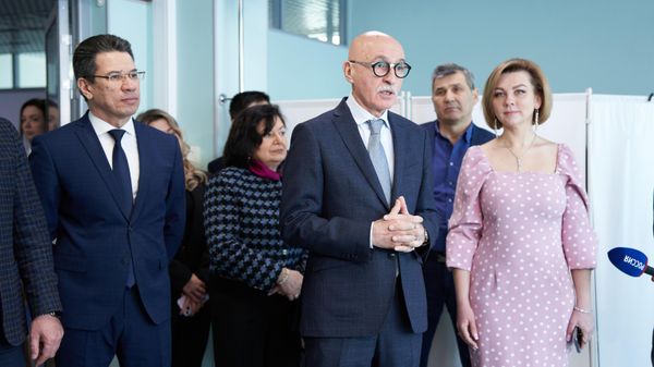Делегация Азербайджана во главе с заместителем министра образования и науки Фирудином Гурбановым в Астраханском государственном университете имени В. Н. Татищева - Sputnik Азербайджан