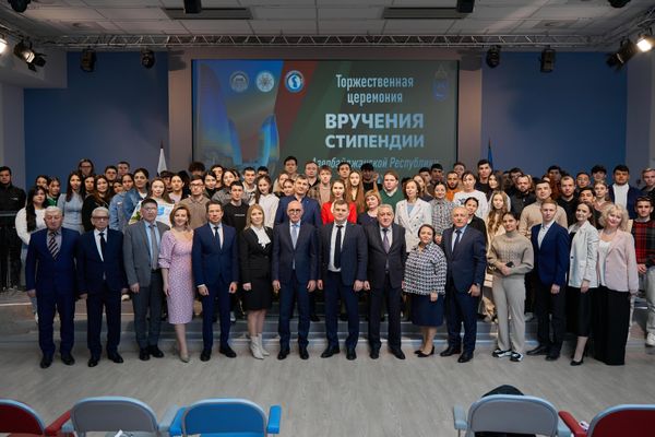 Делегация Азербайджана во главе с заместителем министра образования и науки Фирудином Гурбановым в Астраханском государственном университете имени В. Н. Татищева. - Sputnik Азербайджан